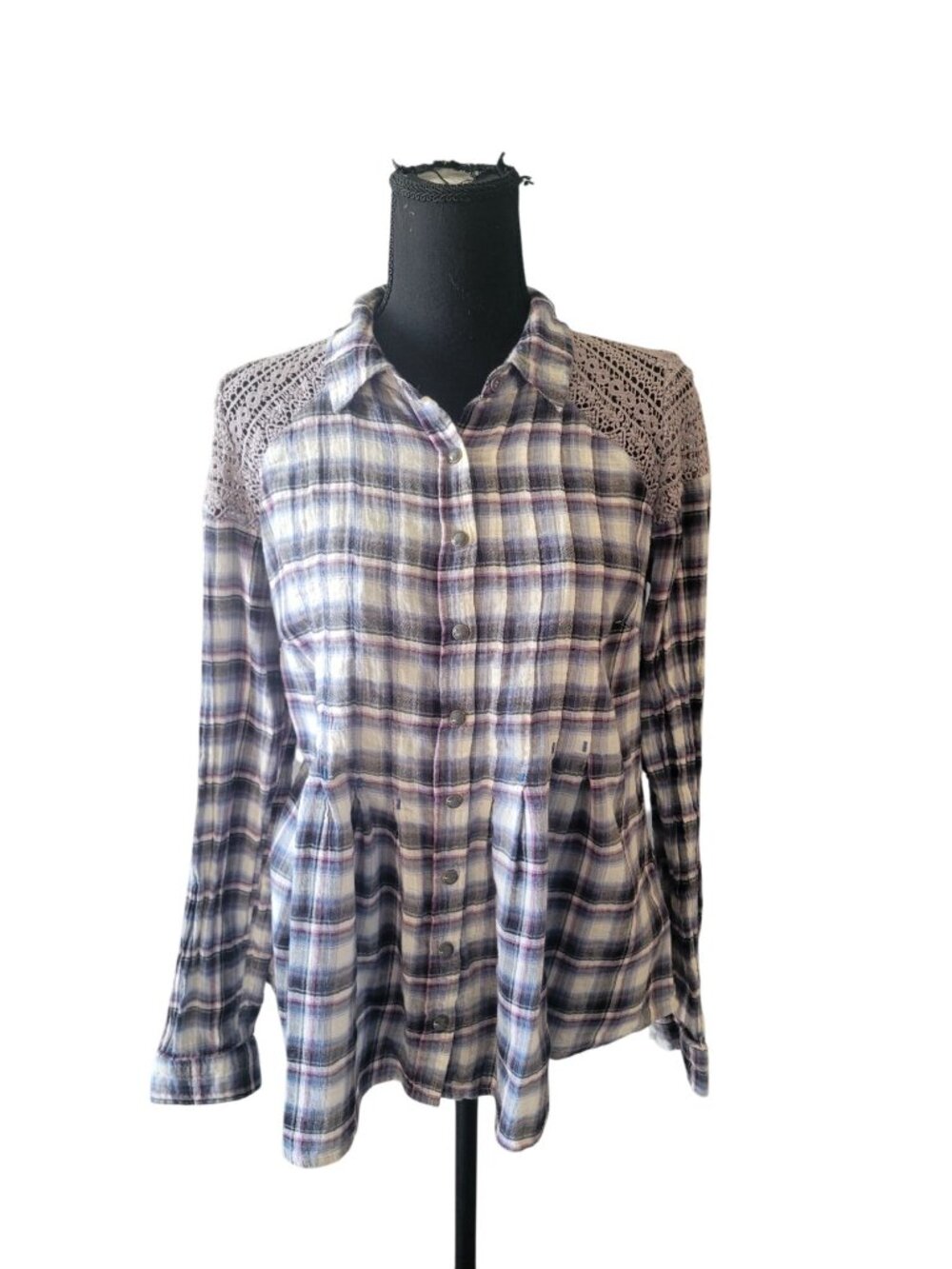 Free People plaid button-down shirt featuring crochet lace on the shoulder SZ L - Picture 2 of 11